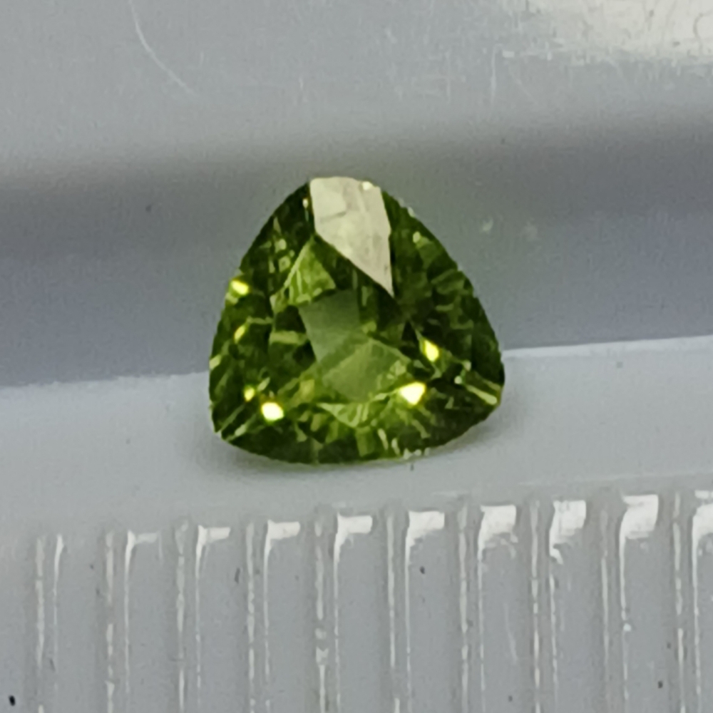 Trillion Cut Green Peridot Gemstone 4mm